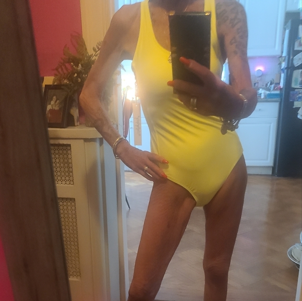 NWT NICOLE MILLER STUDIO RACERBACK ONE PIECE BARHING SUIT SZ SMALL Hp๐ฅ๐ฅ - Picture 4 of 12